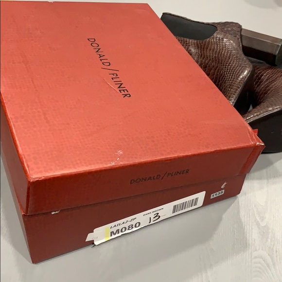 Donald/ Pliner LAILA2 BOOTIE SIZE 8 - Picture 13 of 14
